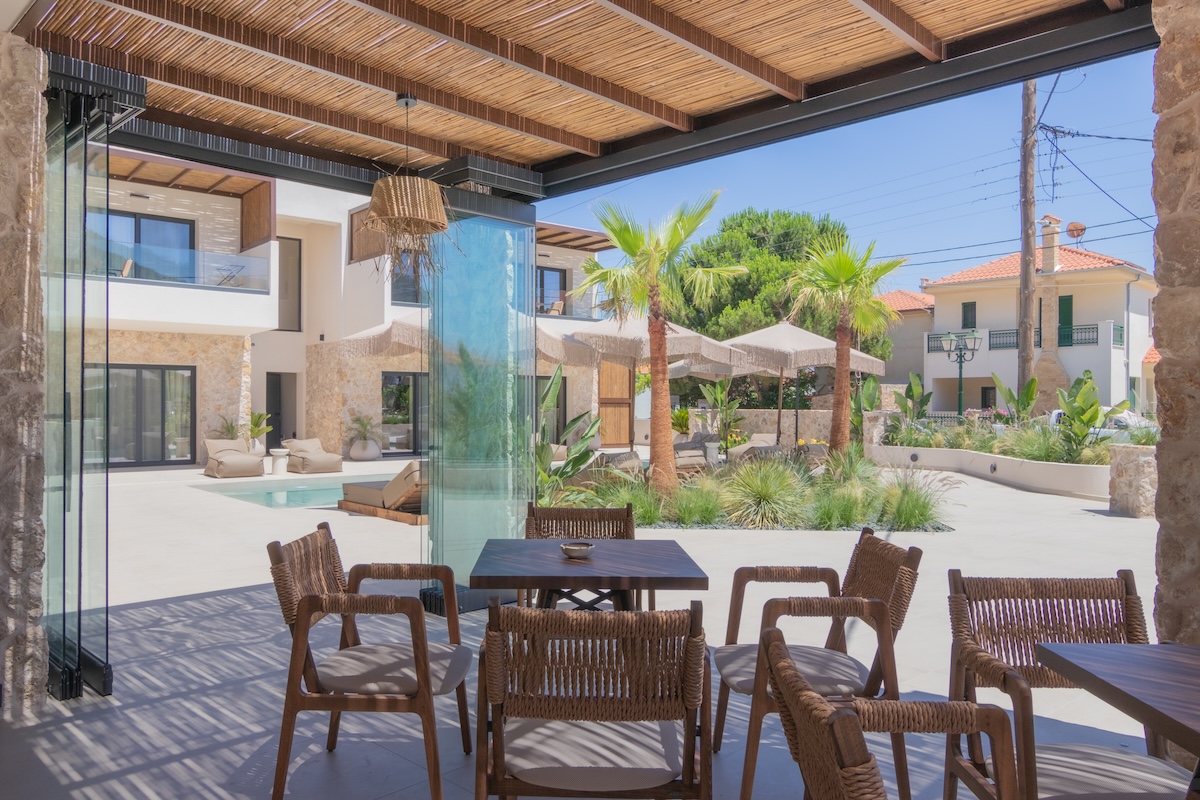 Tiara Holidays - Seabird Luxury Suites - bar